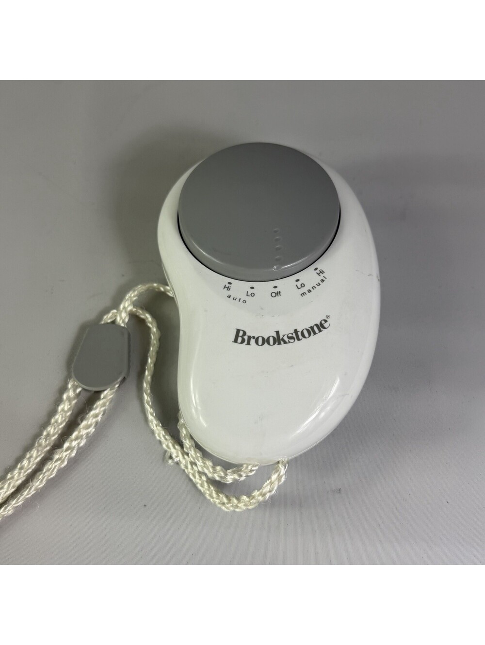 Brookstone Handheld Personal Muscle Massager White Portable Battery Operated